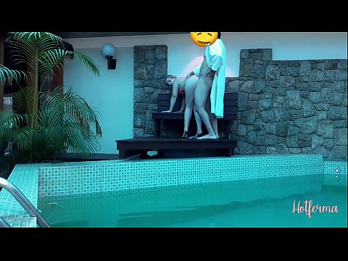 ❤️ El cap convida la criada a la piscina, però no va poder resistir-se a una calor ️ Vídeo porno a nosaltres